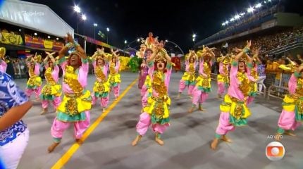 Calma, torcedor: entenda por que a Colorado do Brás chegou descalça para o desfile