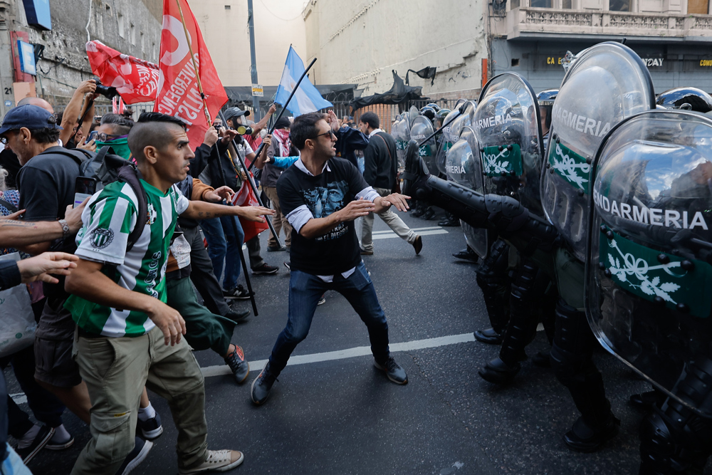 Governo Milei propõe criminalizar torcidas organizadas de futebol