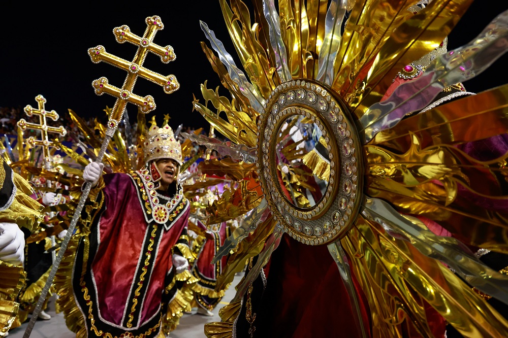 Rosas de Ouro consegue virada na última nota e se sagra campeã do Carnaval de São Paulo após 15 anos