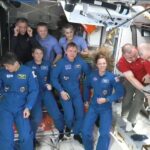 Cápsula de resgate chega a ISS para buscar astronautas presos no espaço há nove meses