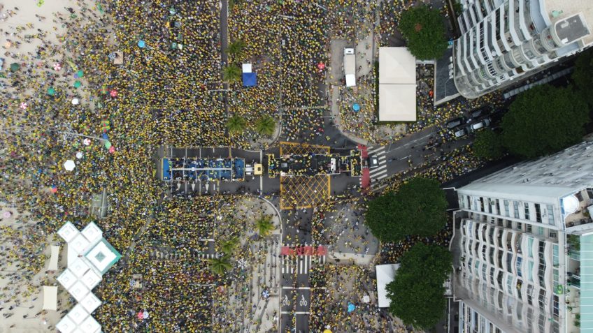 Bolsonaro reúne 26.000 pessoas no Rio, seu menor público