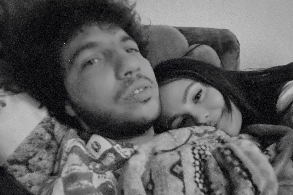 Selena Gomez e Benny Blanco transformam seu romance em música