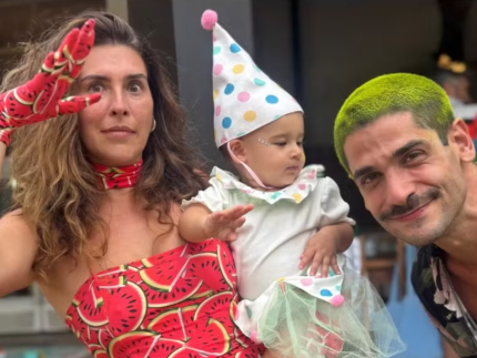 Em harmonia, Fernanda Paes Leme celebra Carnaval com a filha e o ex-noivo