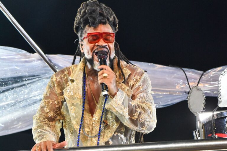 Carlinhos Brown encanta multidão – OFuxico