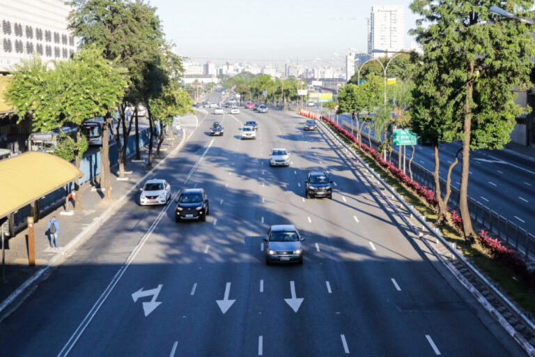 Suspensão do rodízio e mudanças nos serviços: veja o que abre e fecha durante o Carnaval em SP