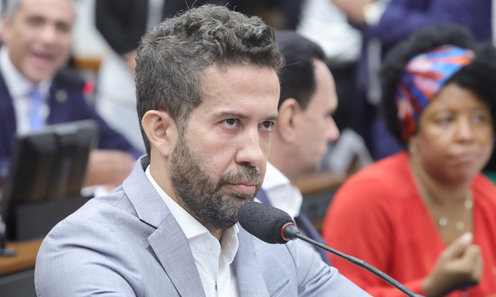 Deputado André Janones reconhece ‘rachadinha’ e restitui mais de R$ 130 mil à Câmara