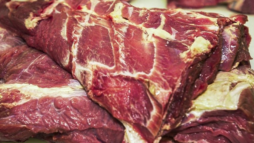 Exportações brasileiras de carne bovina recuam 6% em fevereiro