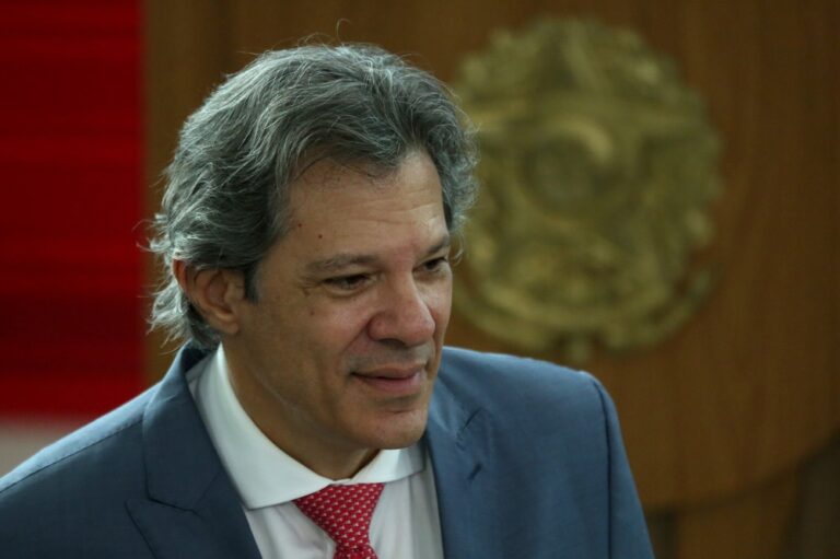 Haddad diz que ‘não é possível demonstrar’ compromisso com a responsabilidade fiscal maior que o de Lula