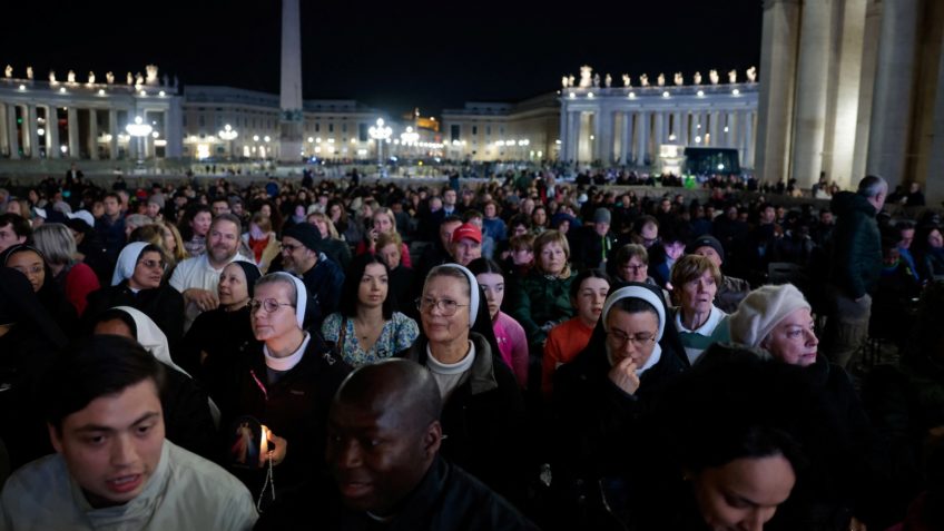 Internado, Papa Francisco precisa reaprender a falar