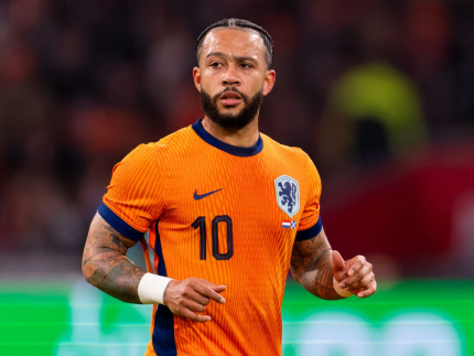 Depay exalta futebol brasileiro à imprensa holandesa: “Talento, luta, fisicalidade”