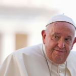 Papa Francisco teve noite tranquila e segue de repouso, informa Vaticano