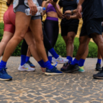 Você corre e quer namorar? Calce meia azul e vá para a rua