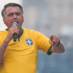 Flávio Bolsonaro e Silas Malafaia atacam Moraes em ato no Rio: ‘Ditador’