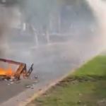 Fotógrafo é atingido por bomba durante protesto na Argentina