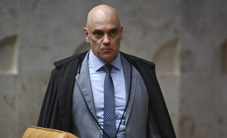 Moraes cobra parecer da PGR sobre pedido para investigar Eduardo Bolsonaro