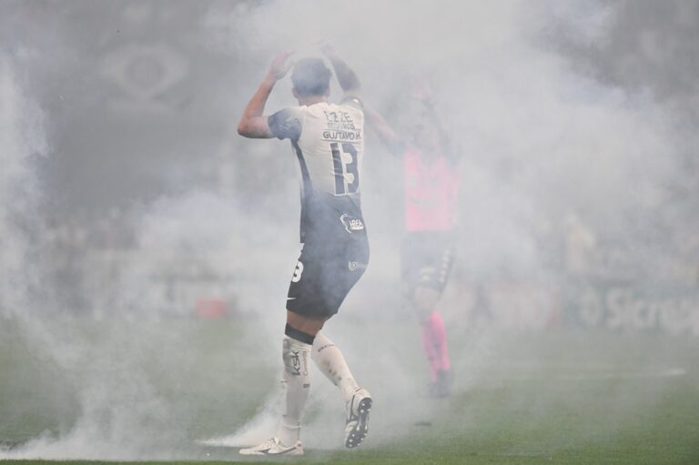 Leila Pereira pede punição por arremesso de fogos de artifício no gramado durante a final do Paulistão