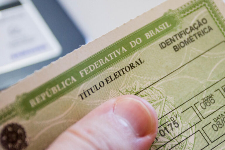 Cerca de 5 milhões de brasileiros podem ter título de eleitor cancelado