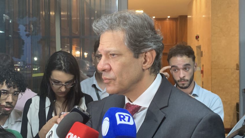 Haddad diz que “tudo” caminha para Lula ser candidato à reeleição