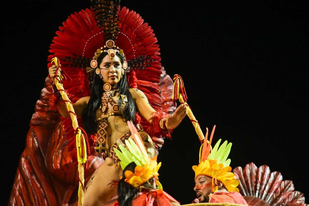 Carnaval: Isabelle Nogueira brilha desfilando em São Paulo