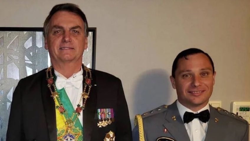 Bolsonaro critica mensagens de Cid e Wajngarten sobre Michelle