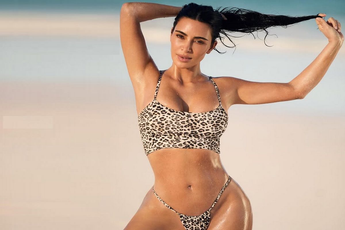 Kim Kardashian sobe a temperatura com novas fotos em biquíni