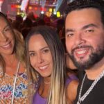 Mulher Melão curte evento carnavalesco nos Estados Unidos e se encontra com Carla Perez