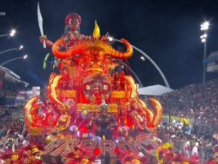 Mesmo com perrengue, Barroca Zona Sul encanta foliões no desfile do Grupo Especial