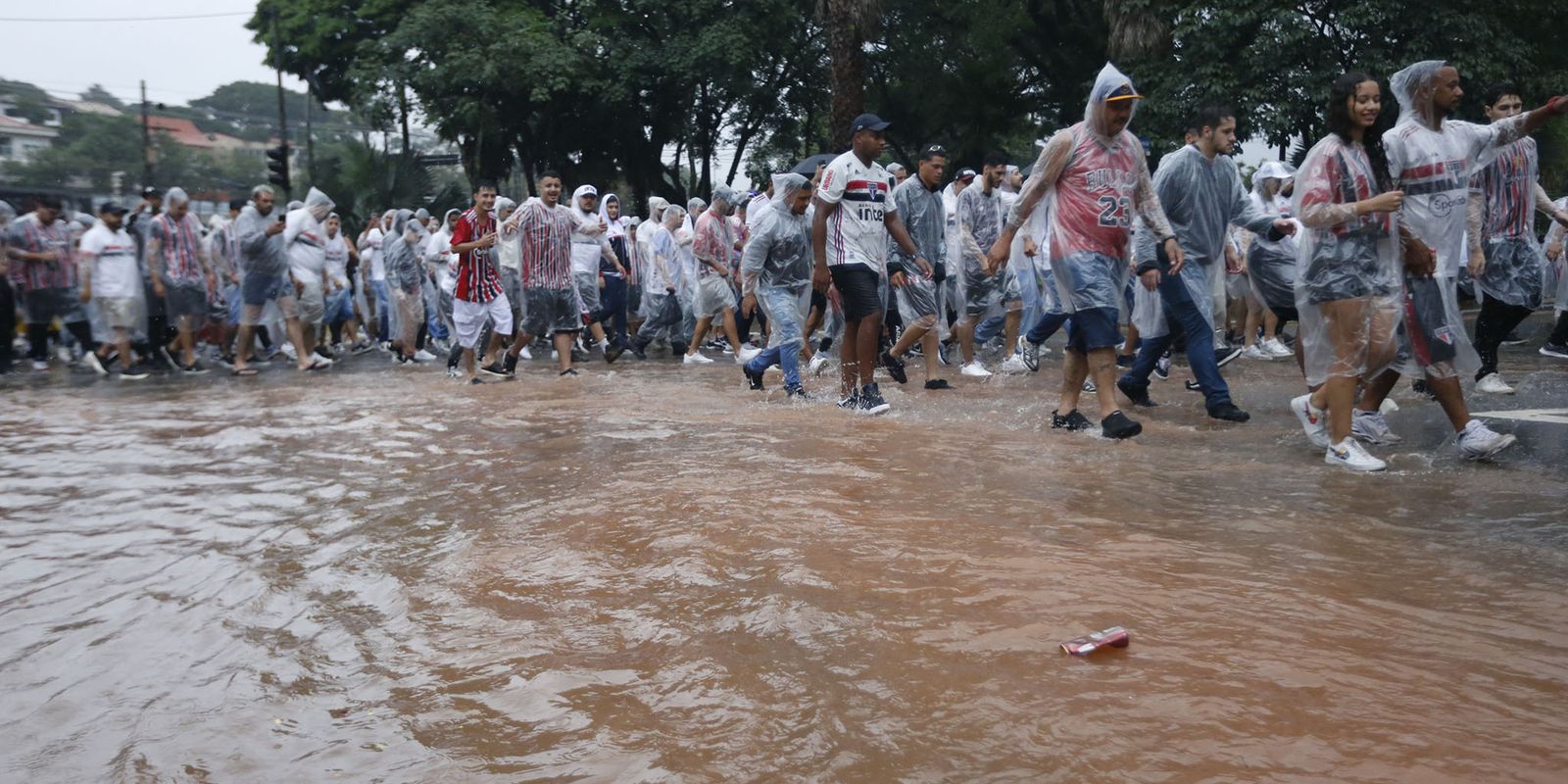 Tempestade atinge região metropolitana de São Paulo e causa uma morte