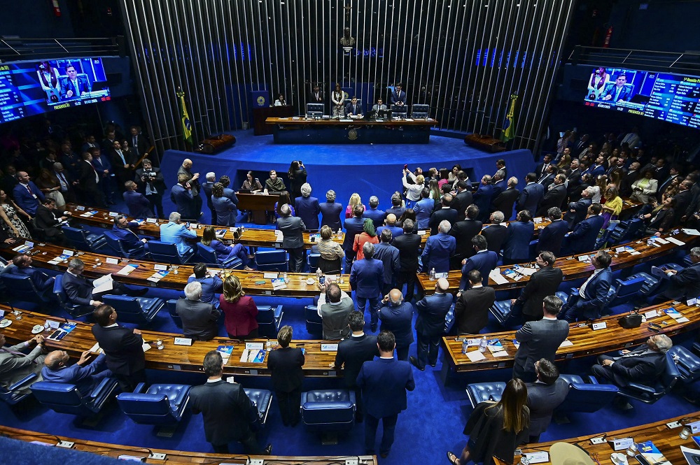 Senado adia votação de projeto que pode beneficiar Jair Bolsonaro