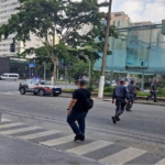 Homem fica nu na Avenida Faria Lima após ser demitido e é contido pela polícia