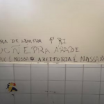 Banheiro da PUC em SP é pichado com frases de ódio contra árabes