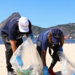 Voluntários retiram mais de 600 kg de resíduos da Baía de Guanabara