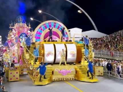 Rosas de Ouro transforma Carnaval em noite de jogos no desfile do Grupo Especial