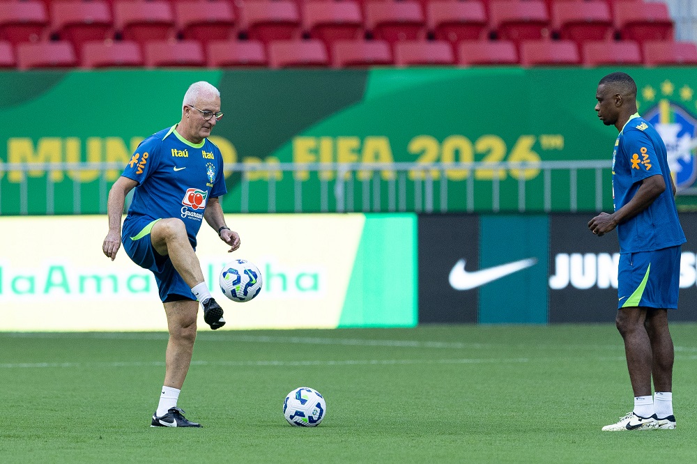 Dorival Júnior escala João Pedro no lugar de Neymar, mas admite que jogador do Santos é o centro de sua seleção