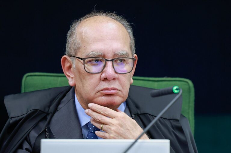 Gilmar Mendes afirma que prisão de Collor não é ‘sinal’ do STF para Bolsonaro