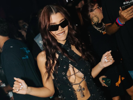 Tília, filha de Dennis DJ, comemora 22 anos com festa temática: “Baile funk”