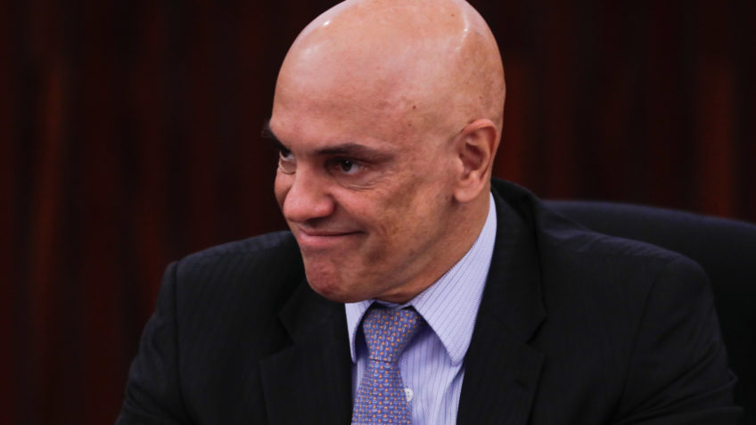 Moraes falta a comissão do Senado e senadores criticam