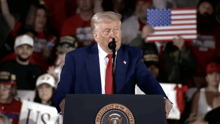 Trump comemora 100 dias de governo com ataques a China