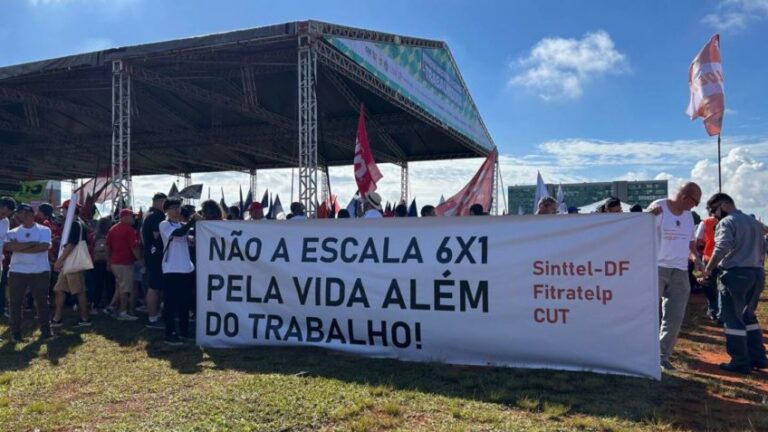 Sindicatos caminham até o Congresso pelo fim da escala 6 X 1