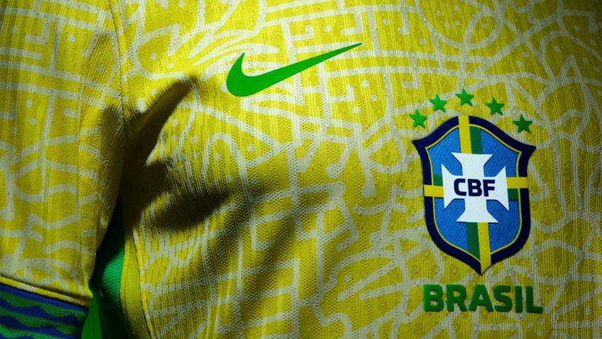 CBF recua sobre camisa vermelha e diz que manterá uniforme da seleção