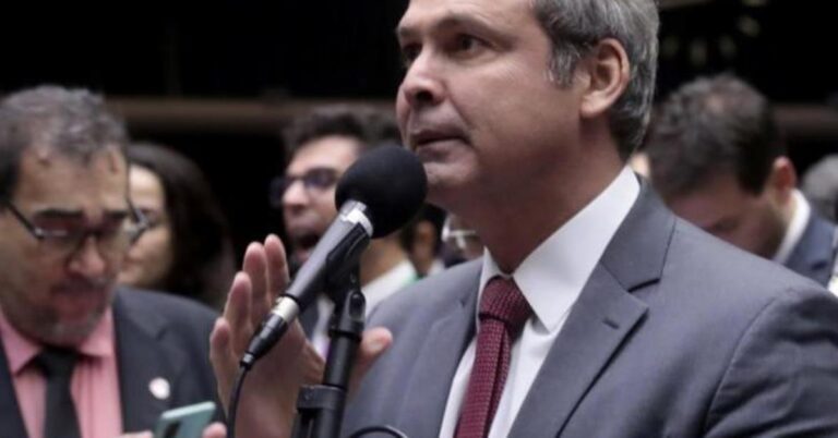 Lindbergh Farias bate boca com Gilvan da Federal: "Desqualificado"