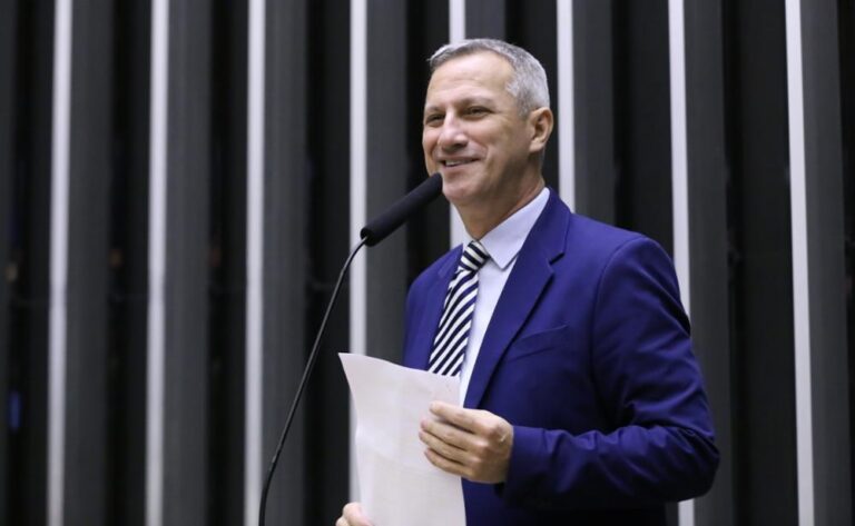 Sanderson pede suspensão e investigação de sindicatos envolvidos em fraude no INSS