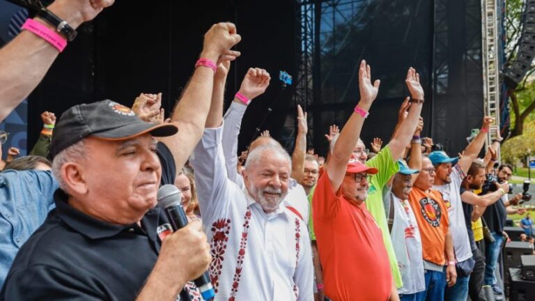 Lula diz a sindicatos que defenderá pautas trabalhistas no Congresso