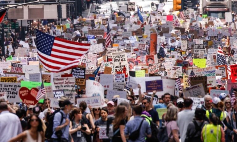 Manifestantes tomam às ruas de várias cidades dos EUA em protestos contra Trump