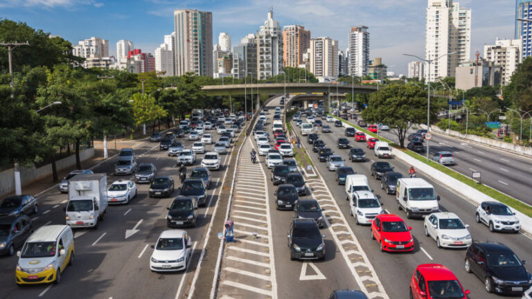 Saiba os melhores horários para viajar nas rodovias de SP no feriado
