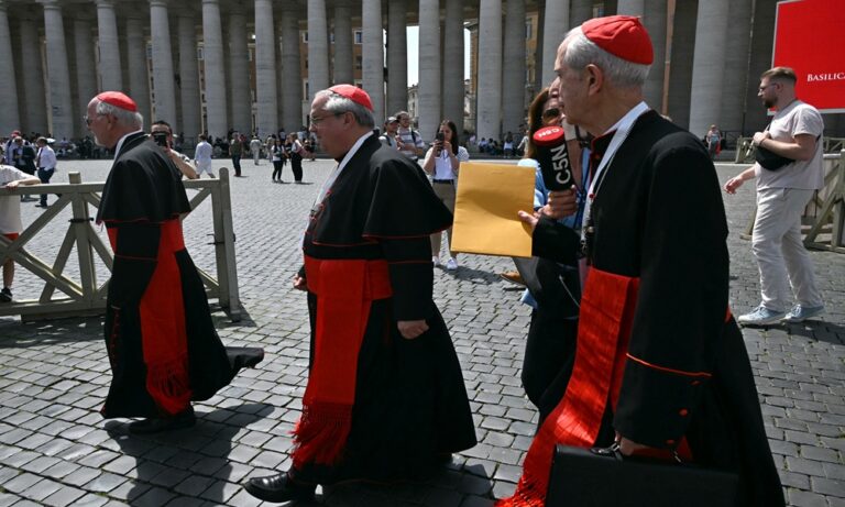 Cardeais realizam 9ª reunião de preparação para conclave