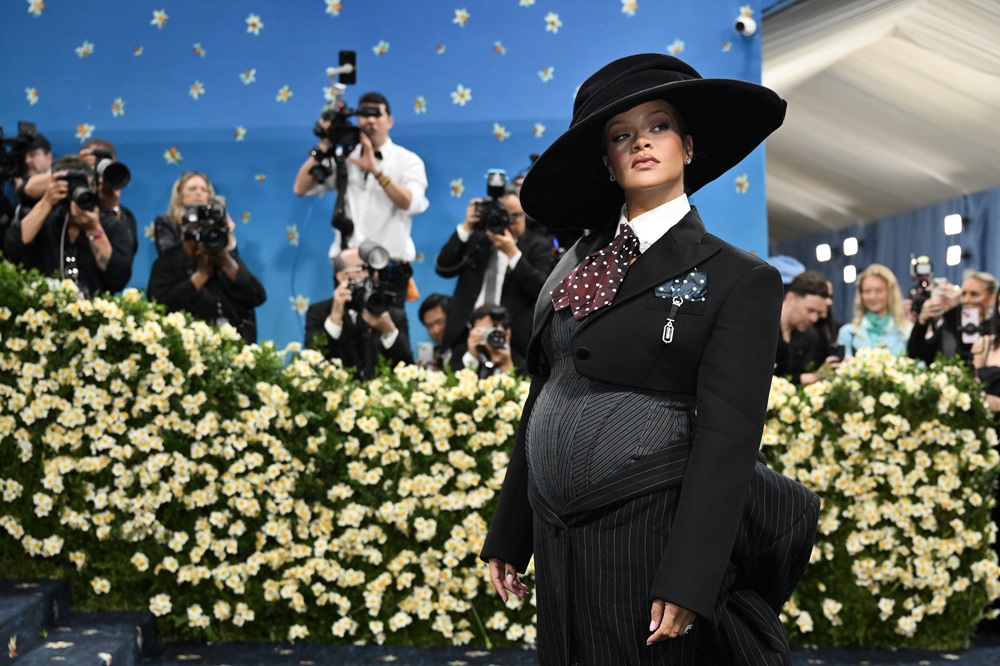 Rihanna revela terceira gravidez durante o Met Gala 2025
