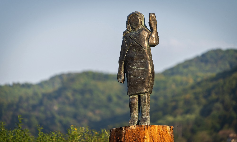 Estátua da primeira-dama dos EUA desaparece misteriosamente na Eslovênia