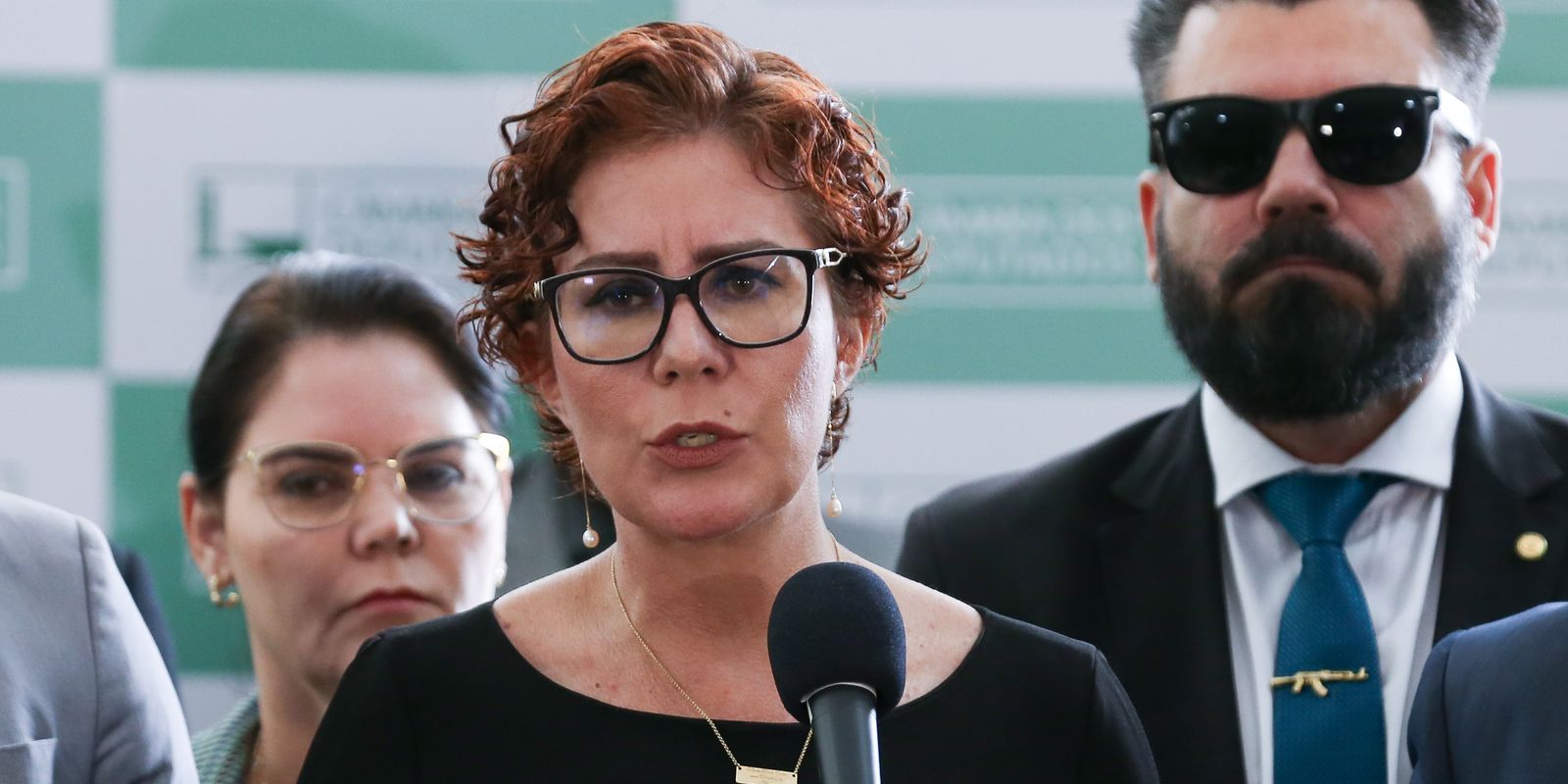 Moraes nega suspensão de processo contra Carla Zambelli 