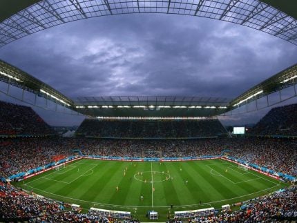 Dinheiro em alta, contas no vermelho: clubes do Brasil batem recorde de receita e dívida